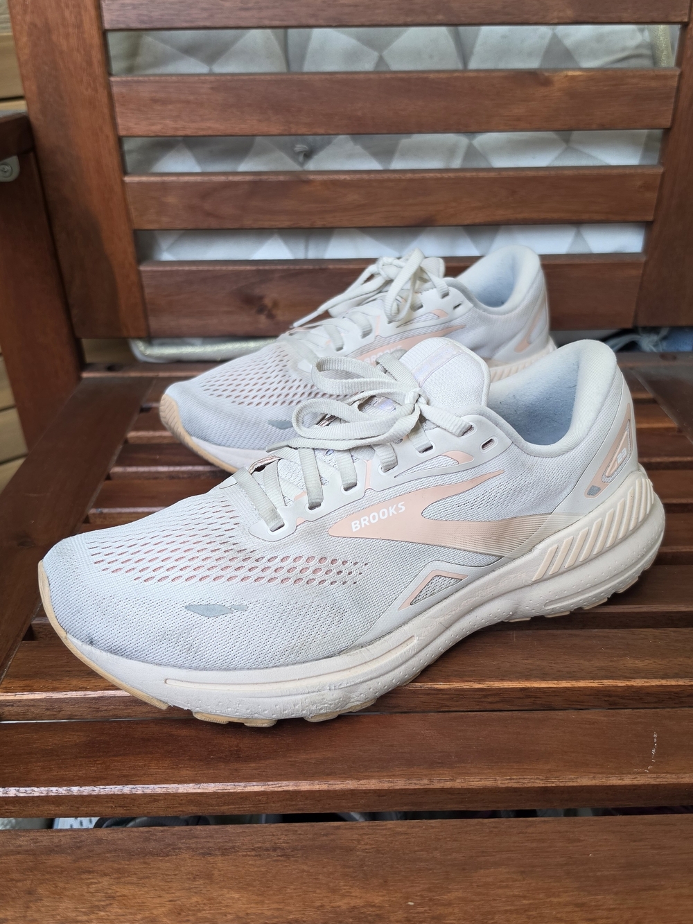 Brooks Adrenaline GTS 23 women's size 10.5